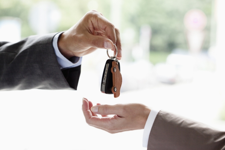 /Be rewarded when you finance your used car purchase with a UOB Car Loan